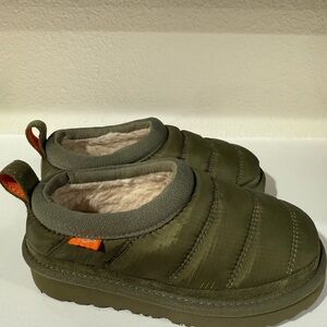 UGG Green Slippers with Soft Lining and Thick Sole LIKE NEW